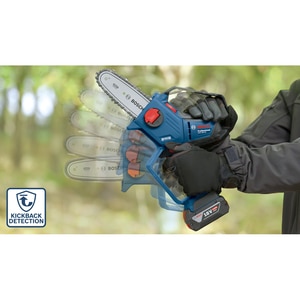 Mini fierastrau cu lant pe acumulator BOSCH PROFESSIONAL GKE 18V, lama 15 cm Mini fierastrau cu lant pe acumulator BOSCH PROFESSIONAL GKE 18V, lama 15 cm