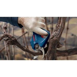 Foarfeca electrica pentru crengi BOSCH PROFESSIONAL GGP, 12V, latime taiere 25mm Foarfeca electrica pentru crengi BOSCH PROFESSIONAL GGP, 12V, latime taiere 25mm