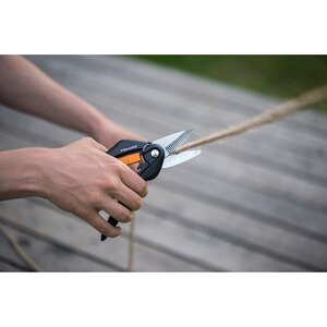 Foarfeca universala FISKARS SP28, SingleStep, otel, negru Foarfeca universala FISKARS SP28, SingleStep, otel, negru