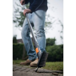 Perie FISKARS QuikFit, plastic, negru Perie FISKARS QuikFit, plastic, negru