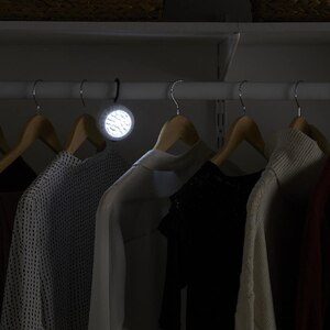 Spot LED magnetic cu carlig DIALL, 24 leduri, 68lm, IP20, alb Spot LED magnetic cu carlig DIALL, 24 leduri, 68lm, IP20, alb