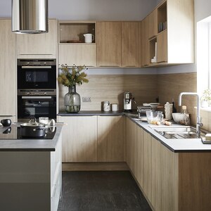 Cornisa GOODHOME Chia, 240 x 3.5 cm, stejar deschis Cornisa GOODHOME Chia, 240 x 3.5 cm, stejar deschis