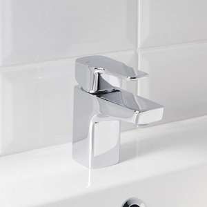 Baterie lavoar GOODHOME Teesta, inaltime 12.1 cm, alama, argintiu Baterie lavoar GOODHOME Teesta, inaltime 12.1 cm, alama, argintiu
