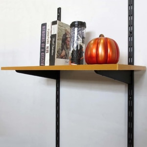 Vergea cu fante duble FORM, otel, 50 x 2.6 x 12 cm, negru mat Vergea cu fante duble FORM, otel, 50 x 2.6 x 12 cm, negru mat