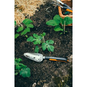Plantator FISKARS Xact, otel inoxidabil, argintiu Plantator FISKARS Xact, otel inoxidabil, argintiu