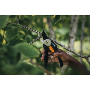 Foarfeca pas cu pas FISKARS P121 Solid, otel, negru Foarfeca pas cu pas FISKARS P121 Solid, otel, negru