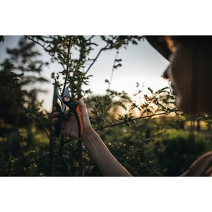 Foarfeca pas cu pas FISKARS P721 Plus PowerLever, otel, negru Foarfeca pas cu pas FISKARS P721 Plus PowerLever, otel, negru