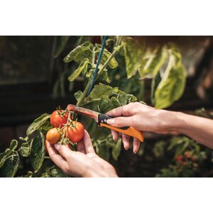 Cutit pliabil FISKARS K80 X-series, otel inoxidabil, negru Cutit pliabil FISKARS K80 X-series, otel inoxidabil, negru