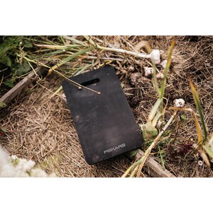 Protectie genunchi FISKARS Solid, plastic, negru Protectie genunchi FISKARS Solid, plastic, negru