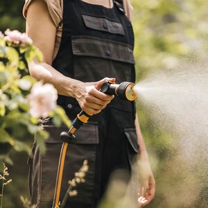 Pistol pentru stropit FISKARS 1065486, 3 jeturi, negru Pistol pentru stropit FISKARS 1065486, 3 jeturi, negru