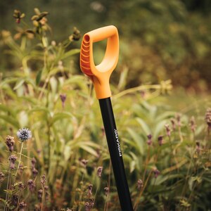 Lopata FISKARS Solid, maner tip D, metal, negru Lopata FISKARS Solid, maner tip D, metal, negru