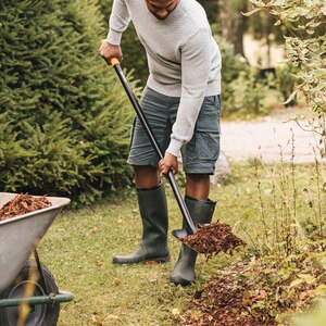 Lopata FISKARS Solid, maner tip I, metal, negru Lopata FISKARS Solid, maner tip I, metal, negru