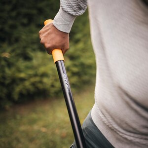 Lopata FISKARS Solid, maner tip I, metal, negru Lopata FISKARS Solid, maner tip I, metal, negru
