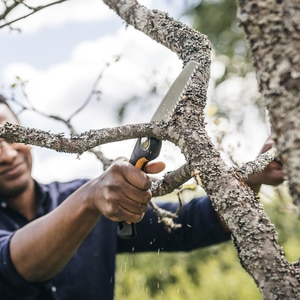 Fierastrau retractabil FISKARS Plus SW68, otel, negru Fierastrau retractabil FISKARS Plus SW68, otel, negru
