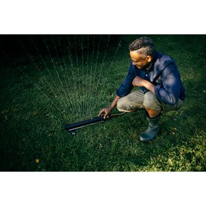 Aspersor oscilant FISKARS Serie-X M, 300mp Aspersor oscilant FISKARS Serie-X M, 300mp