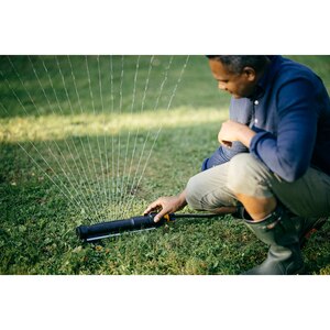 Aspersor oscilant FISKARS Comfort M, 285mp Aspersor oscilant FISKARS Comfort M, 285mp