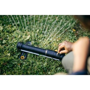 Aspersor oscilant FISKARS Comfort M, 285mp Aspersor oscilant FISKARS Comfort M, 285mp