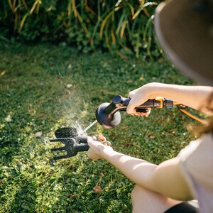 Pistol pentru stropit FISKARS Jet Multi, control frontal Pistol pentru stropit FISKARS Jet Multi, control frontal