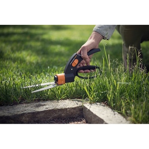 Foarfeca cu servo-mecanism pentru gazon Fiskars GS42, 32cm, poliamida Foarfeca cu servo-mecanism pentru gazon Fiskars GS42, 32cm, poliamida