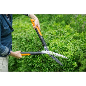 Foarfeca pentru gard viu Fiskars PowerGearX HSX92, 63cm, otel Foarfeca pentru gard viu Fiskars PowerGearX HSX92, 63cm, otel