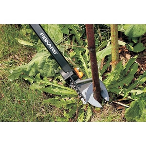 Foarfeca universala lunga pentru gradina FISKARS UP84, 232.2cm, otel Foarfeca universala lunga pentru gradina FISKARS UP84, 232.2cm, otel