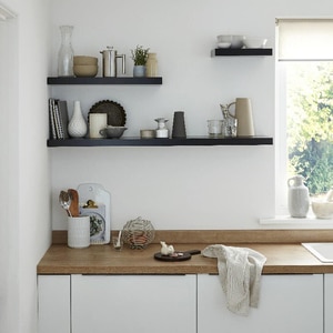 Polita GOODHOME Cusko, melamina, 30 x 23.5 x 3.8 cm, negru Polita GOODHOME Cusko, melamina, 30 x 23.5 x 3.8 cm, negru