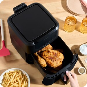 Friteuza cu aer cald INSTANT POT Vortex Compact 140308301EU, 0.75kg, 5l, 1500W, negru Friteuza cu aer cald INSTANT POT Vortex Compact 140308301EU, 0.75kg, 5l, 1500W, negru