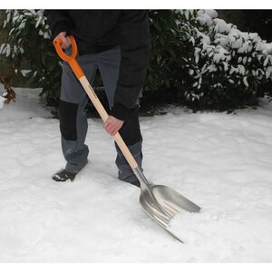 Lopata pentru zapada si cereale Fiskars 142000, 126.8cm, aluminiu Lopata pentru zapada si cereale Fiskars 142000, 126.8cm, aluminiu