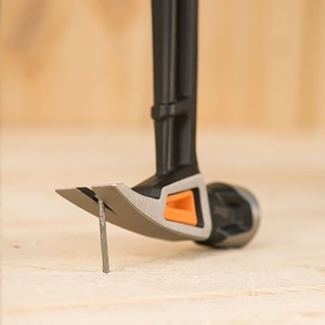 Ciocan universal Fiskars L 156001, 35cm, 0.6kg Ciocan universal Fiskars L 156001, 35cm, 0.6kg