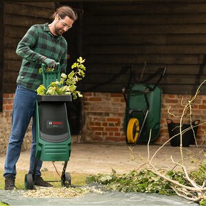 Tocator resturi vegetale Bosch AXT Rapid, 2200W, 80Kg/h Tocator resturi vegetale Bosch AXT Rapid, 2200W, 80Kg/h