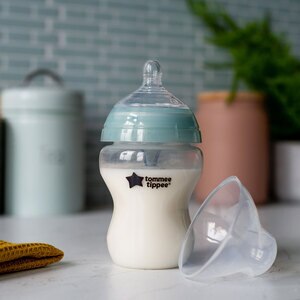 Set biberoane cu sistem de ventilatie TOMMEE TIPPEE Advanced: 2 biberoane 260ml, flux lent, 0 luni +, albastru - transparent Set biberoane cu sistem de ventilatie TOMMEE TIPPEE Advanced: 2 biberoane 260ml, flux lent, 0 luni +, albastru - transparent