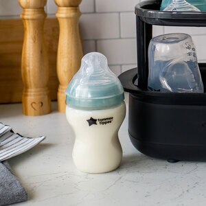 Set biberoane cu sistem de ventilatie TOMMEE TIPPEE Advanced: 2 biberoane 260ml, flux lent, 0 luni +, albastru - transparent Set biberoane cu sistem de ventilatie TOMMEE TIPPEE Advanced: 2 biberoane 260ml, flux lent, 0 luni +, albastru - transparent