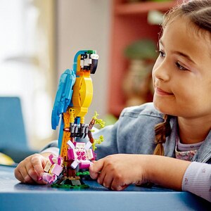 LEGO Creator 3in1: Papagal exotic 31136, 7 ani+, 253 piese LEGO Creator 3in1: Papagal exotic 31136, 7 ani+, 253 piese