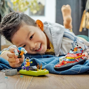 LEGO City: Barca de salvare a pompierilor 60373, 5 ani+, 144 piese LEGO City: Barca de salvare a pompierilor 60373, 5 ani+, 144 piese