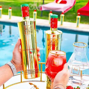 Vodka Au Capsuni, 0.7L Vodka Au Capsuni, 0.7L