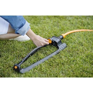 Aspersor oscilant FISKARS 1023660, 300 - 500 mp Aspersor oscilant FISKARS 1023660, 300 - 500 mp