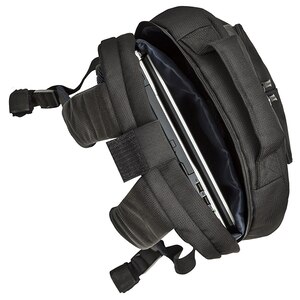 Rucsac laptop RIVACASE 8460, 17.3", poliester, negru Rucsac laptop RIVACASE 8460, 17.3", poliester, negru