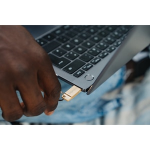 Memorie USB VERBATIM Metal Executive, 32GB, USB 3.2 Gen 1, auriu Memorie USB VERBATIM Metal Executive, 32GB, USB 3.2 Gen 1, auriu