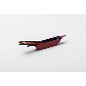 Suport instrumente de scris SPIN Boat Organiser, rosu Suport instrumente de scris SPIN Boat Organiser, rosu