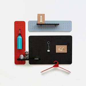 Organizator de perete Dash, 3 piese, negru-gri-rosu Organizator de perete Dash, 3 piese, negru-gri-rosu