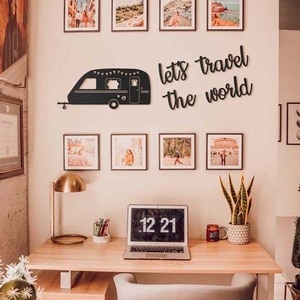 Decoratiune perete Let's Travel The World, 20 x 8 cm, metal, negru Decoratiune perete Let's Travel The World, 20 x 8 cm, metal, negru