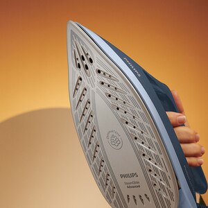 Statie de calcat PHILIPS Seria 6000 PSG6042/20, 2400W, 550g/min, 1.8l, talpa SteamGlide Advanced, albastru Statie de calcat PHILIPS Seria 6000 PSG6042/20, 2400W, 550g/min, 1.8l, talpa SteamGlide Advanced, albastru