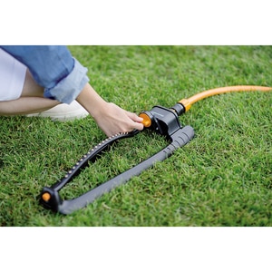 Aspersor oscilant FISKARS 1023659, 150 - 300 mp Aspersor oscilant FISKARS 1023659, 150 - 300 mp