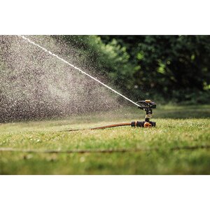 Aspersor pulsator cu tarus FISKARS 1027029, 500 mp Aspersor pulsator cu tarus FISKARS 1027029, 500 mp