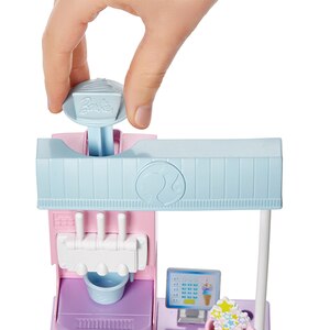 Papusa BARBIE Magazinul de inghetata MTHCN46O, 3 ani+, multicolor Papusa BARBIE Magazinul de inghetata MTHCN46O, 3 ani+, multicolor