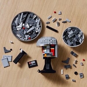 LEGO Star Wars: Casca Mandalorian 75328, 18 ani+, 584 piese LEGO Star Wars: Casca Mandalorian 75328, 18 ani+, 584 piese