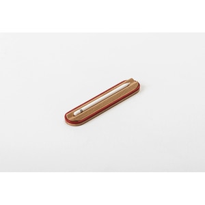 Suport instrumente de scris SPIN Ridge, lemn, rosu Suport instrumente de scris SPIN Ridge, lemn, rosu