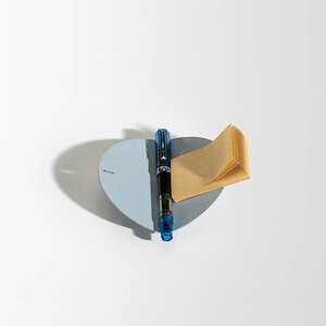 Suport accesorii birou SPIN Slide Circle, metal-lemn, Misty Grey Suport accesorii birou SPIN Slide Circle, metal-lemn, Misty Grey