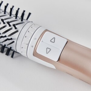 Perie rotativa ROWENTA Brush Activ Compact CF9520F0, 1000W, 2 viteze, 2 trepte temperatura, Invelis Ceramic, alb-auriu Perie rotativa ROWENTA Brush Activ Compact CF9520F0, 1000W, 2 viteze, 2 trepte temperatura, Invelis Ceramic, alb-auriu