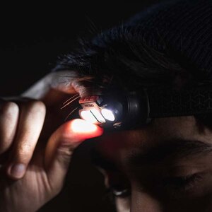 Lanterna LED frontala NEBO Einstein 1000 NEB-HLP-0007-G, 1000 lumeni, Acumulator 2200mAh, negru Lanterna LED frontala NEBO Einstein 1000 NEB-HLP-0007-G, 1000 lumeni, Acumulator 2200mAh, negru